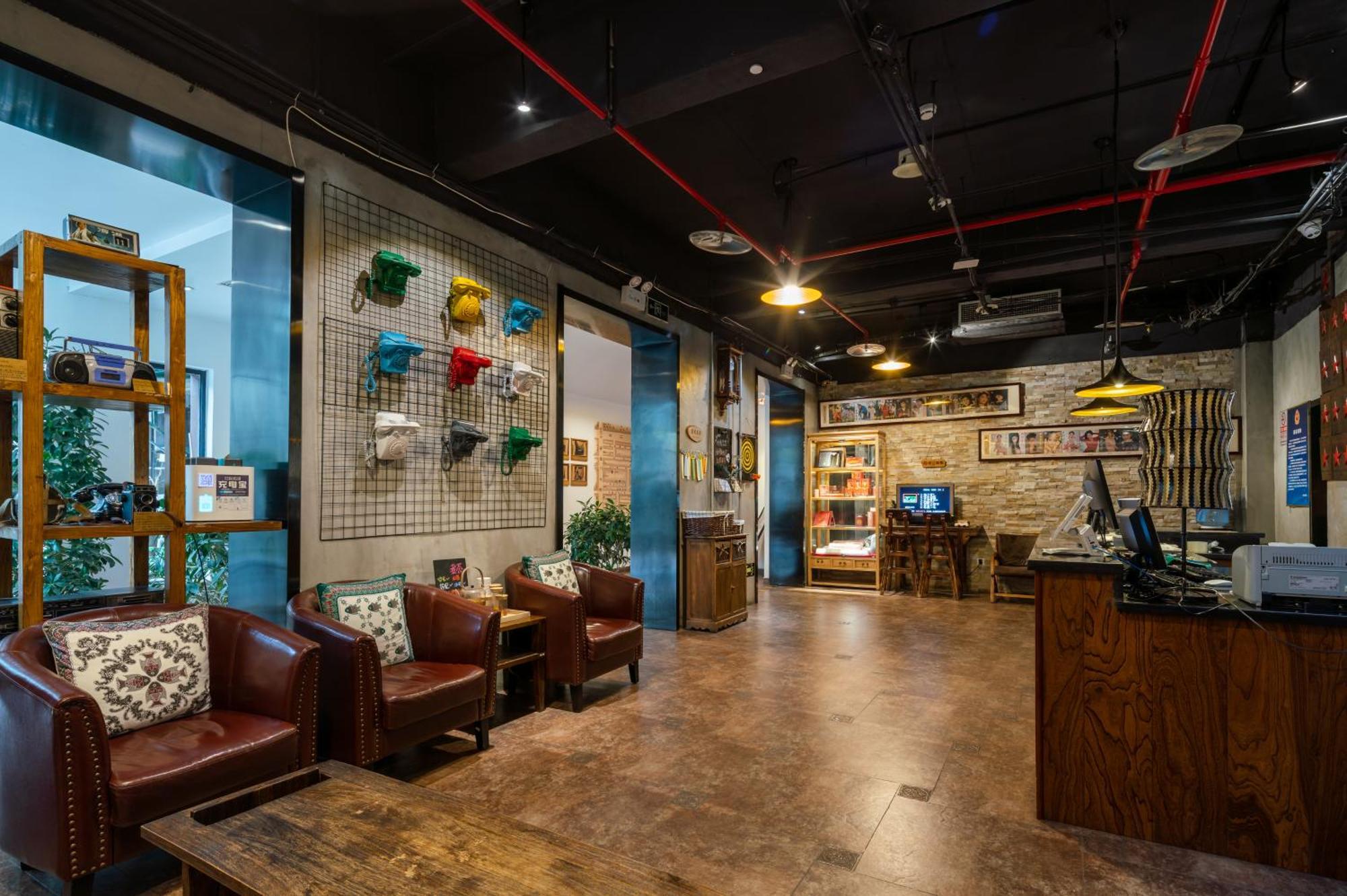 Time Traveller Hotel- Near Beijing Yonghe Lama Temple, Ghost Street, Beihai Park, Jingshan Park, Drum Tower, Houhai Bar Street, Tian'Anmen Square, Located In Beijing Traditional Hutongs, 5 Minutes Away From Subway, Free Laundry Serive Dış mekan fotoğraf