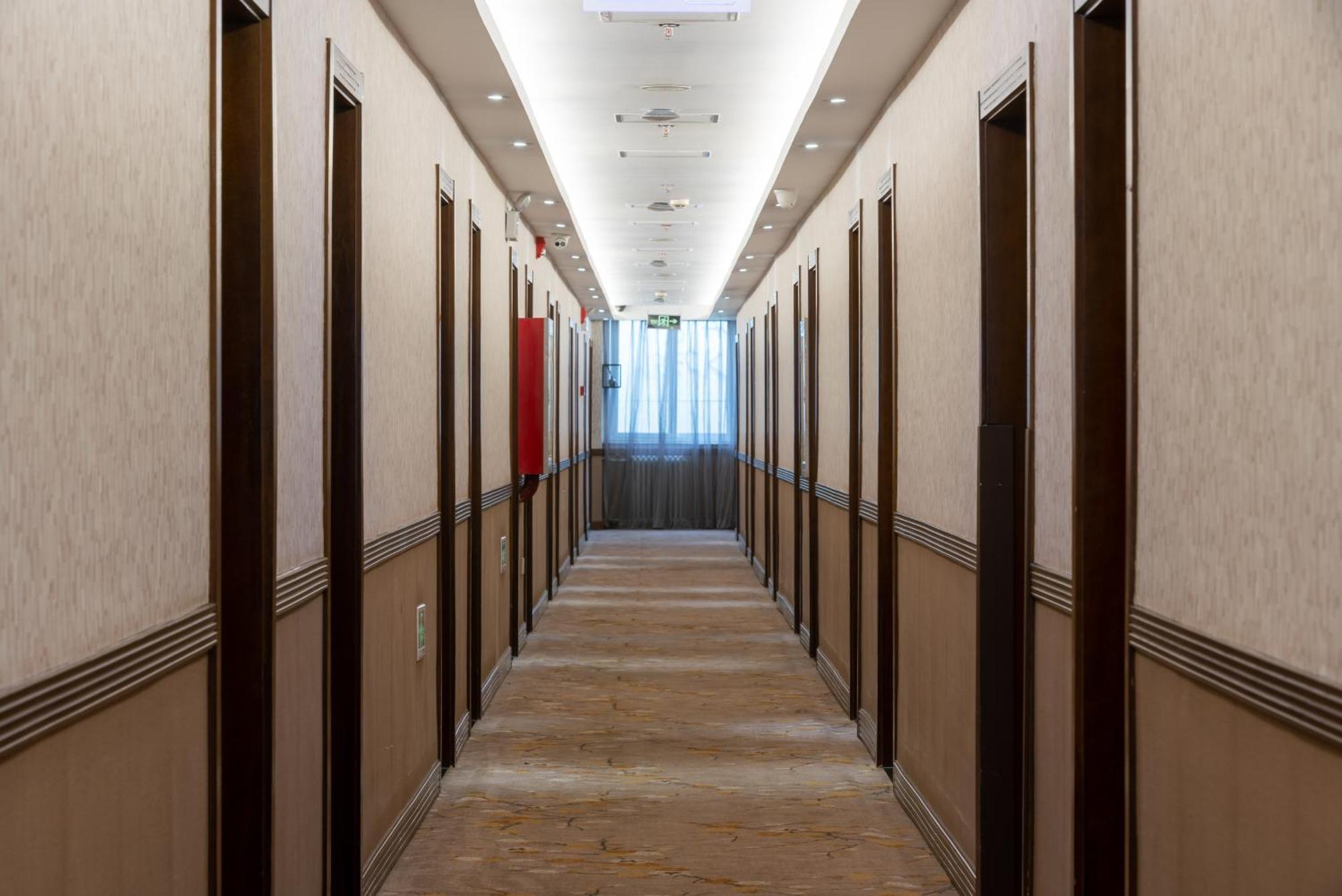 Time Traveller Hotel- Near Beijing Yonghe Lama Temple, Ghost Street, Beihai Park, Jingshan Park, Drum Tower, Houhai Bar Street, Tian'Anmen Square, Located In Beijing Traditional Hutongs, 5 Minutes Away From Subway, Free Laundry Serive Dış mekan fotoğraf