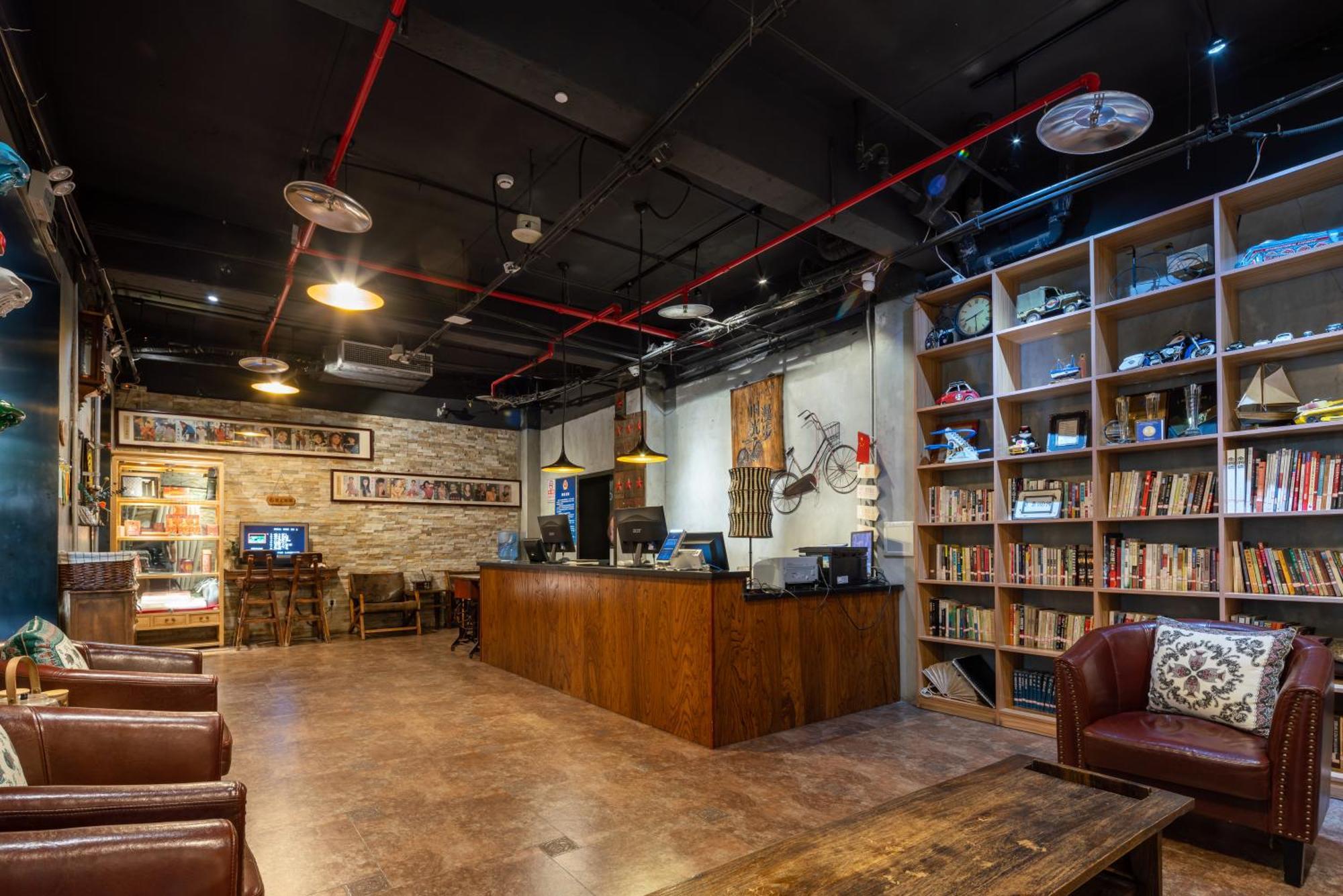 Time Traveller Hotel- Near Beijing Yonghe Lama Temple, Ghost Street, Beihai Park, Jingshan Park, Drum Tower, Houhai Bar Street, Tian'Anmen Square, Located In Beijing Traditional Hutongs, 5 Minutes Away From Subway, Free Laundry Serive Dış mekan fotoğraf