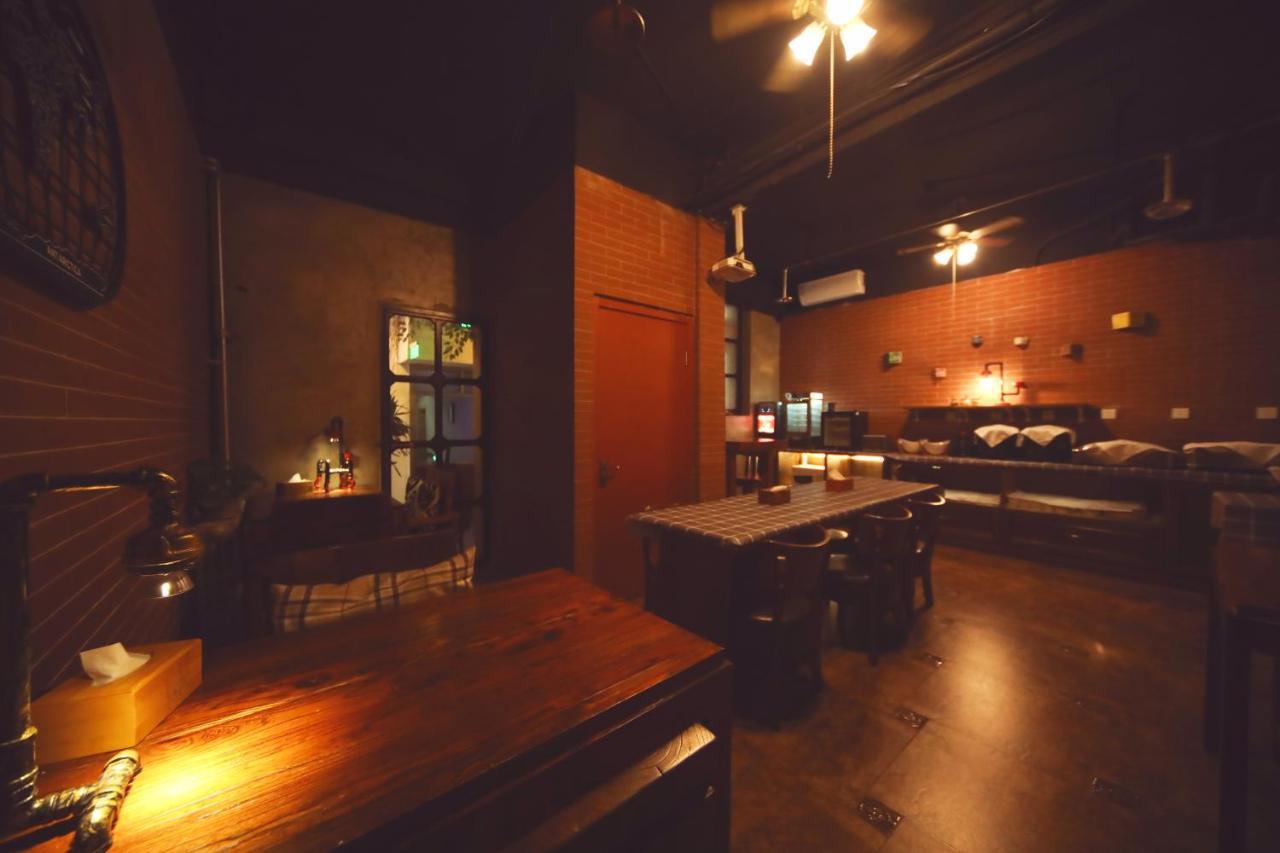 Time Traveller Hotel- Near Beijing Yonghe Lama Temple, Ghost Street, Beihai Park, Jingshan Park, Drum Tower, Houhai Bar Street, Tian'Anmen Square, Located In Beijing Traditional Hutongs, 5 Minutes Away From Subway, Free Laundry Serive Dış mekan fotoğraf