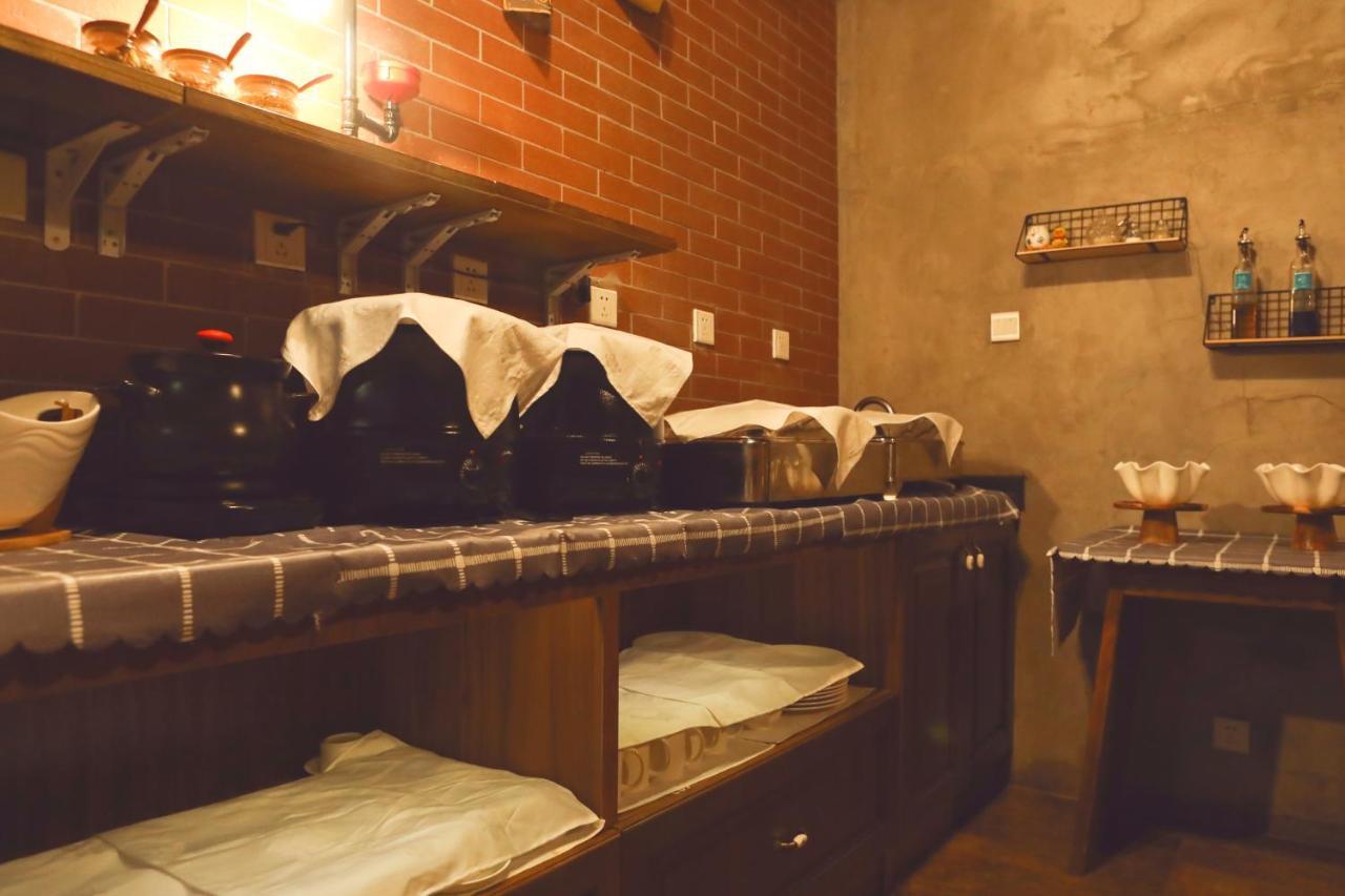 Time Traveller Hotel- Near Beijing Yonghe Lama Temple, Ghost Street, Beihai Park, Jingshan Park, Drum Tower, Houhai Bar Street, Tian'Anmen Square, Located In Beijing Traditional Hutongs, 5 Minutes Away From Subway, Free Laundry Serive Dış mekan fotoğraf